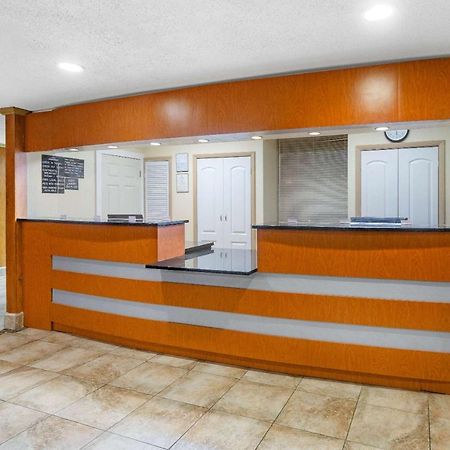 Howard Johnson By Wyndham Staunton Ngoại thất bức ảnh